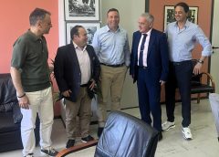 Συνάντηση του Δημάρχου Αγίου Νικολάου Μανώλη Μενεγάκη με Διευθυντές Ξενοδοχείων για τα «6α Κρητικά Μαγειρέματα του Δρόμου»