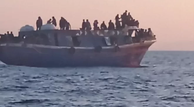 Μεταναστευτικό: Δύο φρεγάτες στη «μάχη» της Κρήτης μετά την “έκρηξη” των ροών από τη Λιβύη